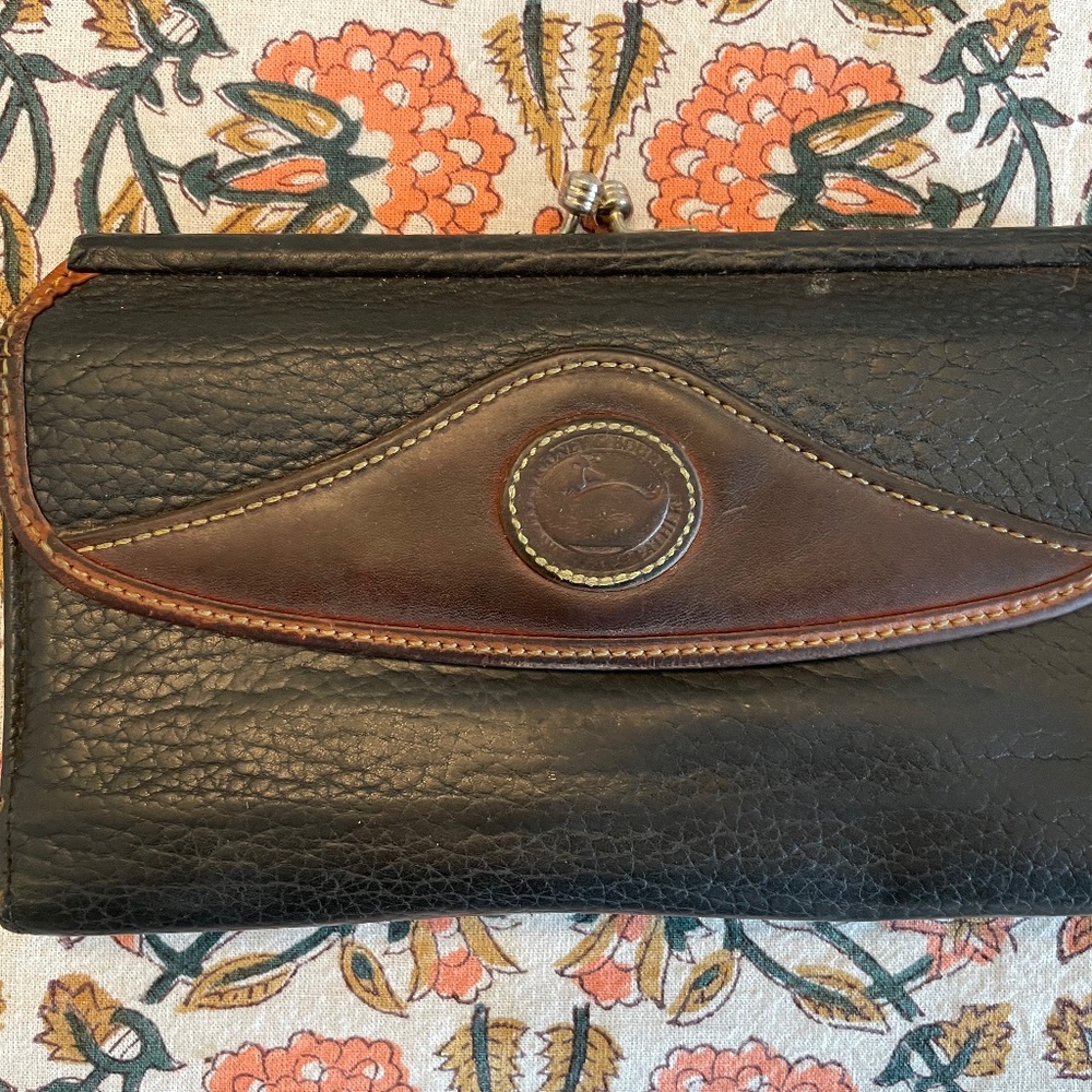 Dooney & Bourke wallet
